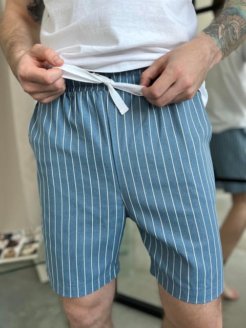 Чоловічі шорти сіро-блакитні в білу смужку, льон